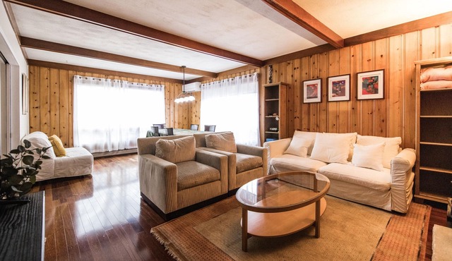 Lac Brome 5 Bedrooms Classic Vacation Home with Hot tub (CITQ # 133781)