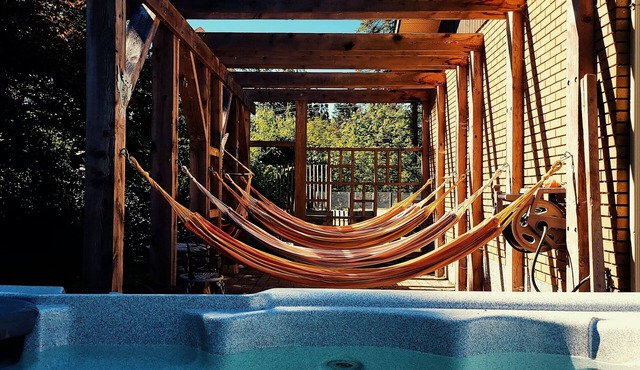 Lac Brome 5 Bedrooms With Hot tub (CITQ # 133781)