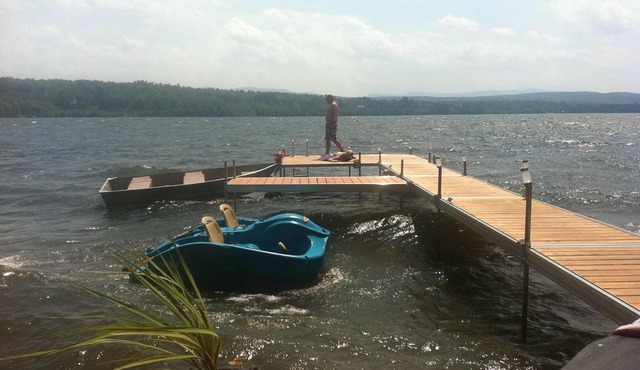 Lac Brome Lakefront cottage