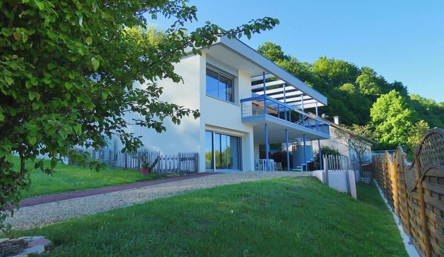 LAC CASA 60' – Sixties-style flat with terrace overlooking the lake, 300 m