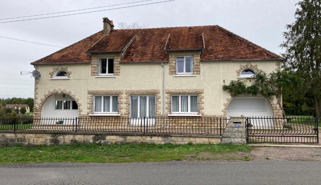 Lac De Lumiere. Relax with rural lakeside living