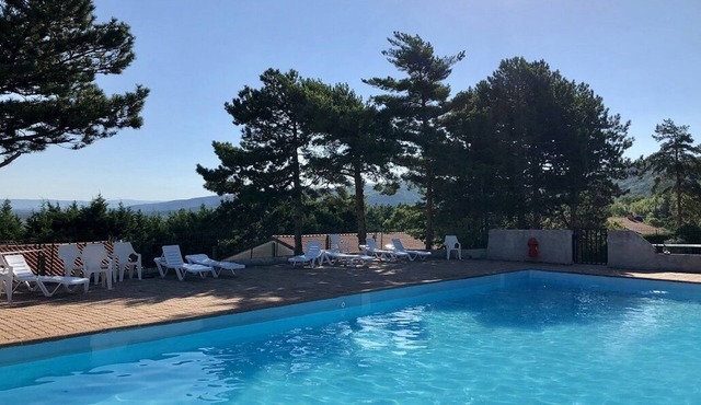 Lac de St Ferréol, pleasant garden level with access to swimming pool