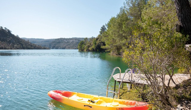 Lac Esparron de Verdon Villa with stunning views and private access to the lake