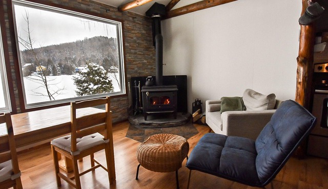 Lac Lippé Cottage – Kayak & Paddle Included