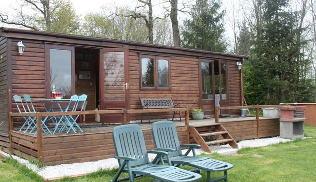 Lac Lucie chalet and private lake, hot tub, private pool, woodland and wildlife