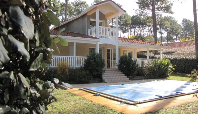 Lacanau Océan Eden Parc : Luxury villa with swimming pool on the 1st line of the golf course