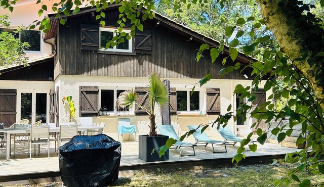 Lacanau, upscale villa, sleeps up to 17, private Jacuzzi