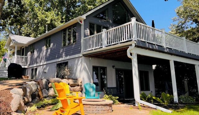 LACE LEAF CABIN - four bedroom, updated luxury lakefront getaway on Cedar Lake