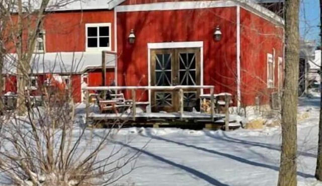 Lace & Woods Farm "Hammer Hideaway"