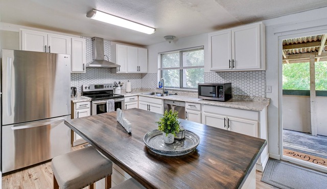 Lacey Home w/ Backyard - Family & Pet Friendly!