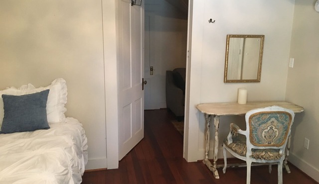 Lacey room of Cala Lily