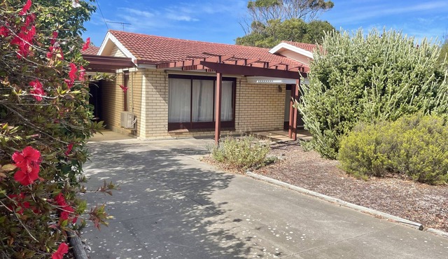 Lacey’s Holiday House - 5 minute walk to town precinct