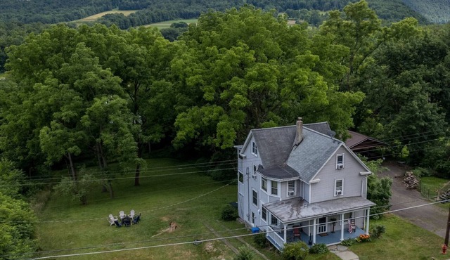 LaceyVilla - Huge home in Endless Mountains