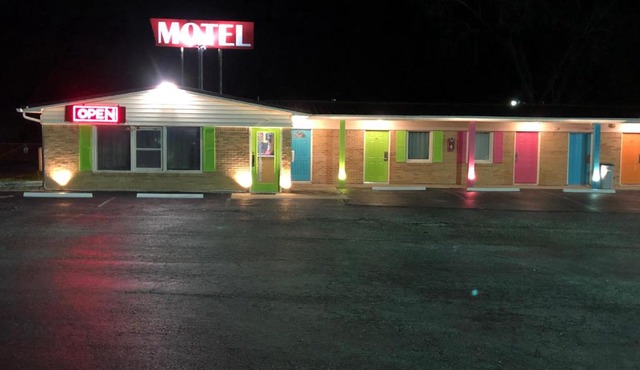 Laci's Country Inn - Knob Noster