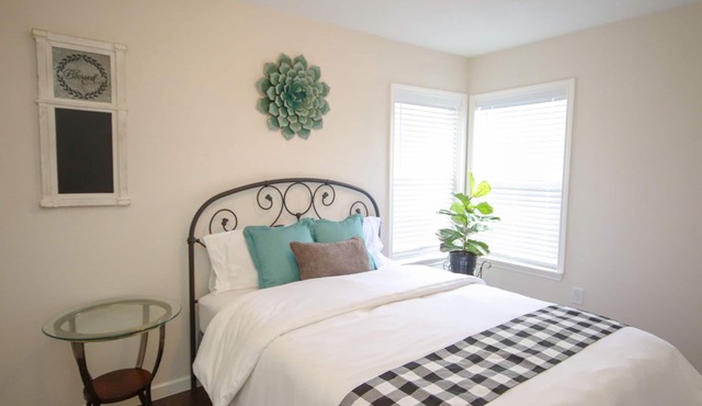 Lackland AFB BMT Home - Easy Early Morning Access
