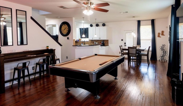 Lackland AFB in 5 with Hot Tub & Pooln