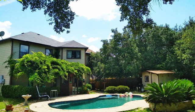 Lackland/Seaworld Cozy Home with a Private Pool
