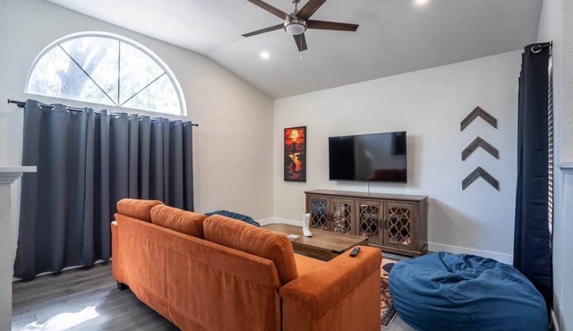 Lackland/SeaWorld/King Bed/EV Charger: Old Western Charm