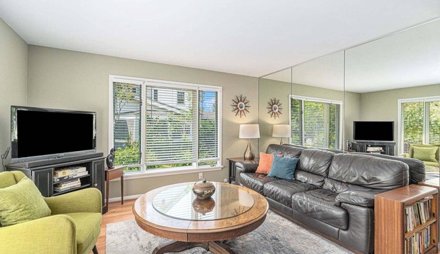 Lad and Fellow: Downtown Saugatuck Home Near Shops & Restaurants, Pet-Friendly