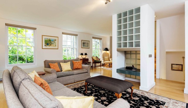 Ladbroke Walk, by Veeve