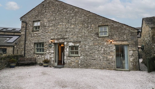 LADY BARN, pet friendly, with open fire in Grange-Over-Sands