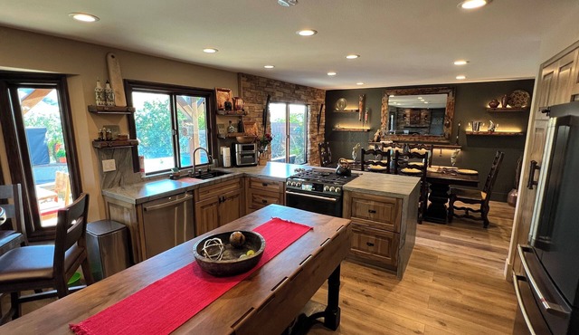 Lady Face views ! Gorgeous~Hot tub~GYM~EVnwith spool ! New remodel