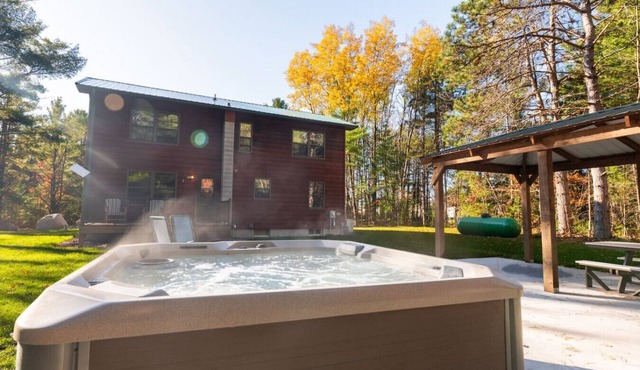 Lady Lake Retreat on Cavanaugh Bay w/Hot Tub&Sauna
