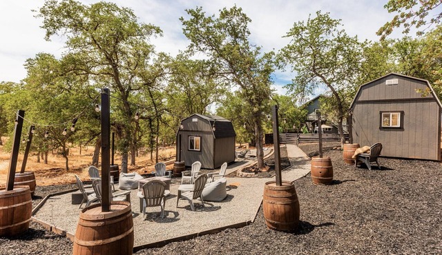 Lady Luna Lake House & Bungalows by Lake Tulloch