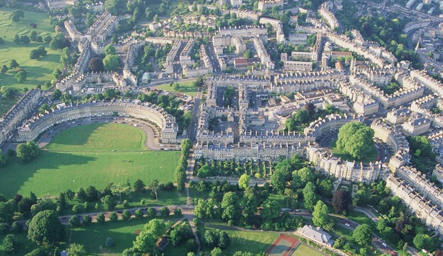 Lady Margaret's Georgian Townhouse in the Heart of Historic Bath