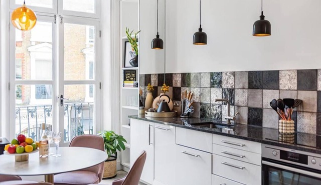 Lady on the Lane- 2 bed Primrose Hill