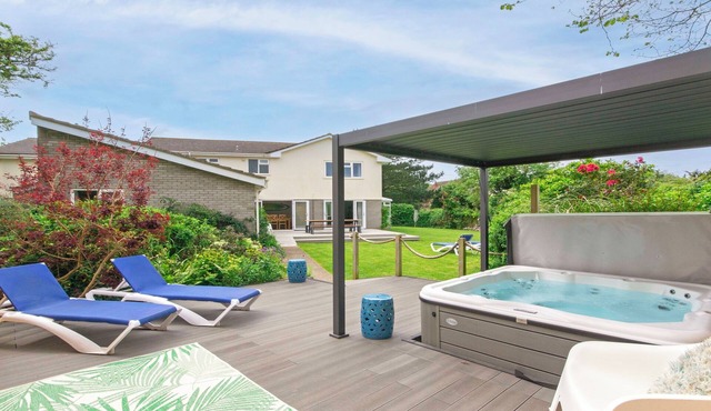 Ladywell Croyde 6 Bedrooms, Sleeps 12, Hot Tub