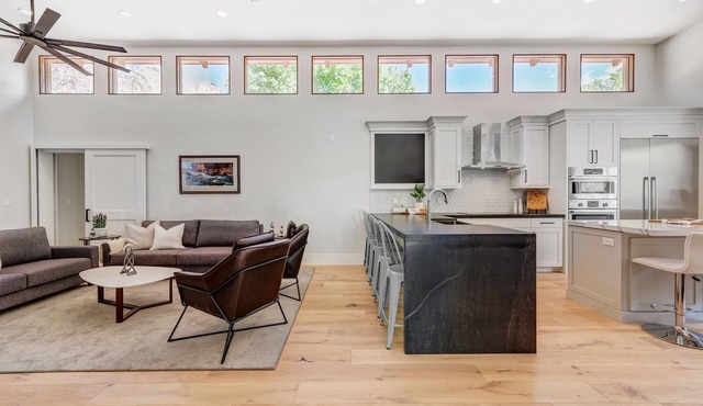 LaFave-Luxury Home at Zion: The Gallery House