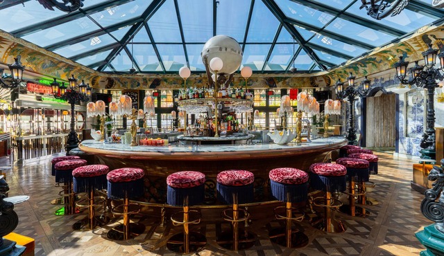 Lafayette Hotel & Club