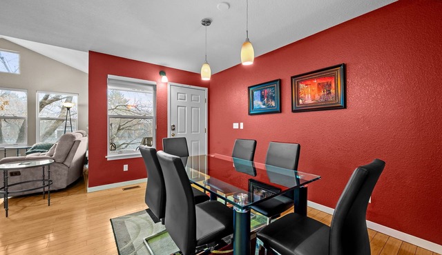 Lafayette - Modern Townhome Getaway - Near Boulder!