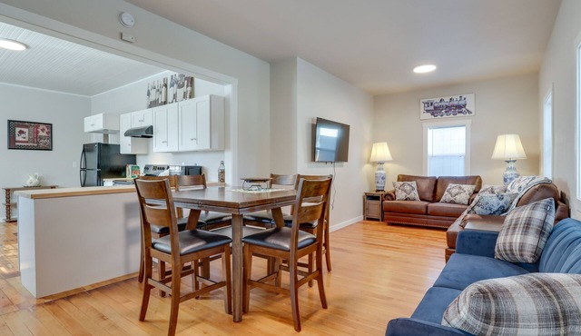 Lafayette Townhome: Cozy Retreat w/Private Patio