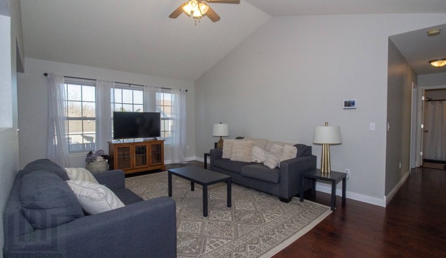 Lafayette’s Landing is a comfortable, well located home just minutes from Fort Leonard Wood. Perfect for military families, contractors, TDY stays, or visiting loved ones. Enjoy a quiet neighborhood, easy access to post, and a cozy space to unwind.