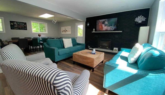 Lafontaine Beach House - HOT TUB & SAUNA