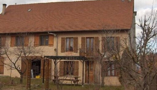 Laforest cottage: semi-detached house in renovated farmhouse