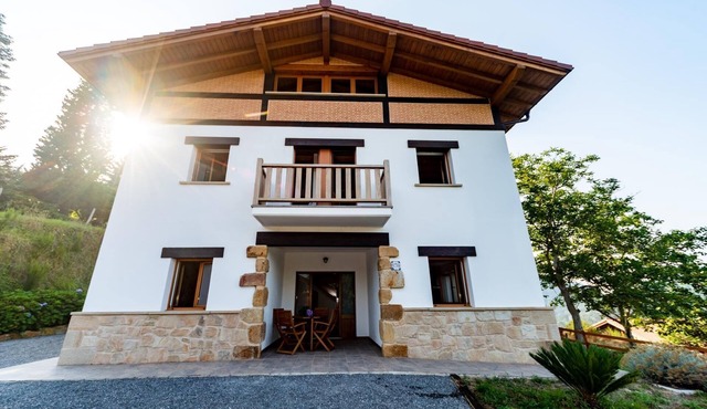 Laga Surf Villa in Baserri