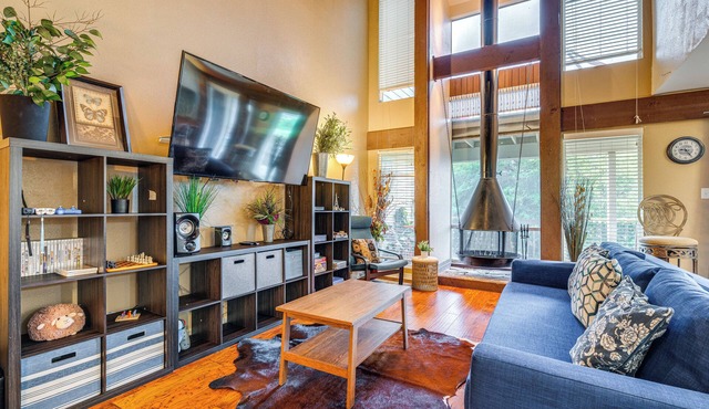 Lago Vista Golf Getaway w/Decks + Pool Access!