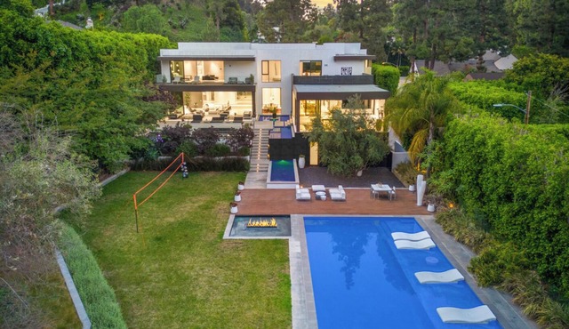 Lago Vista Modern - Lush Private Beverly Hills with First-Class Amenities