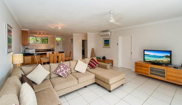 Lagoon Beachfront Lodge 003 on Hamilton Island by HamoRent