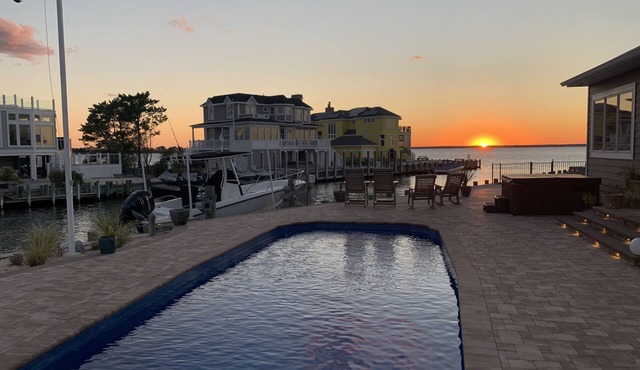 Lagoon Front With Amazing Bay & Sunset Views, Pool, Gas Fire-pit, Outdoor Bar!