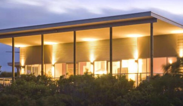 Lagoon House with breathtaking views and only minutes to the beach