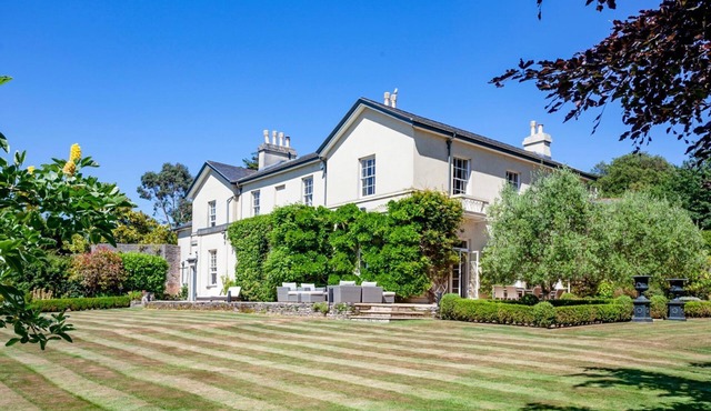 Laguna Mansion - Five Bedroom Villa, Sleeps 10