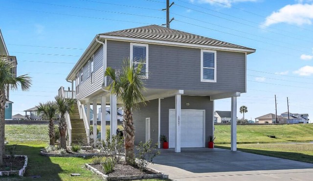 Lagunita! Easy Beach Access & Water Views!