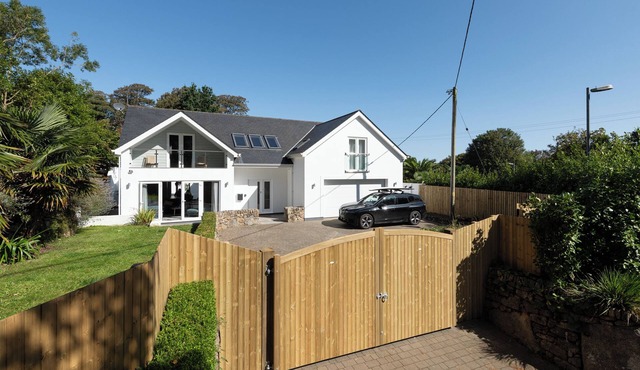 Lahaina, family home with garden and parking