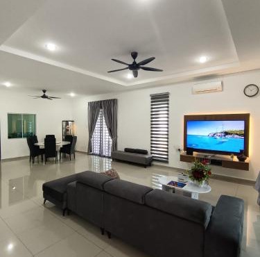 Lahat Serenity 168 Big Corner Cozy House