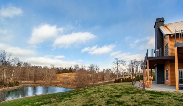 Laid-Back Lodge - Spacious Retreat in Lenoir City!