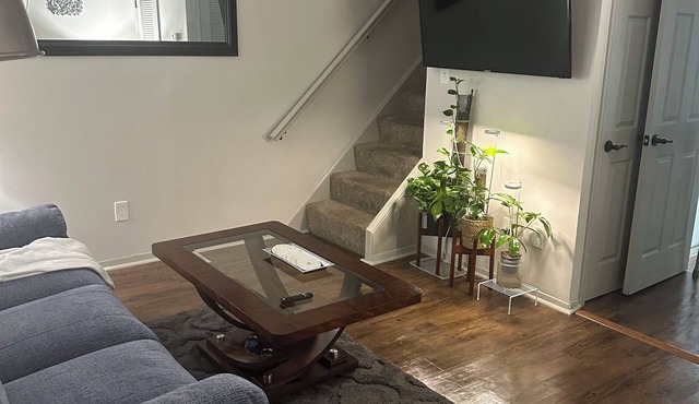 Laid Back Oasis Between The Airportn& Downtown